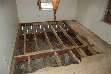 Can you put plywood over bad subfloor?